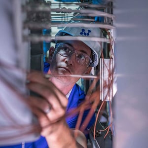 NuScale worker inspecting wires.